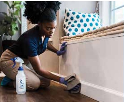 Detailed wall and skirting-board cleaning